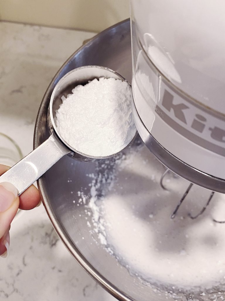 making whipped cream for cupcakes