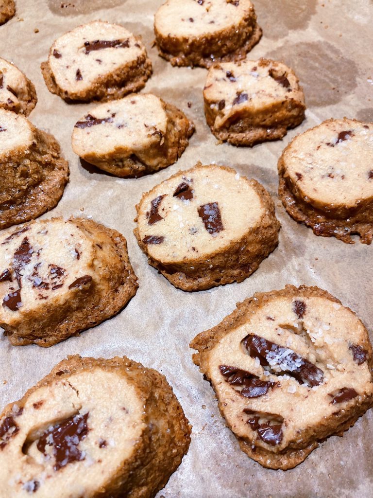 baked shortbread chocolate chunk alison roman cookies